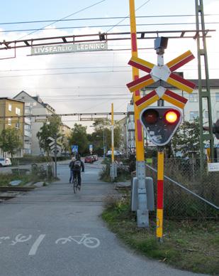 Tillgänglighet och målpunkter På sträckan mellan Huvudsta och Duvbo finns totalt elva möjligheter för gång- och cykeltrafikanter att ta sig över Mälarbanan, varav två är plankorsningar.