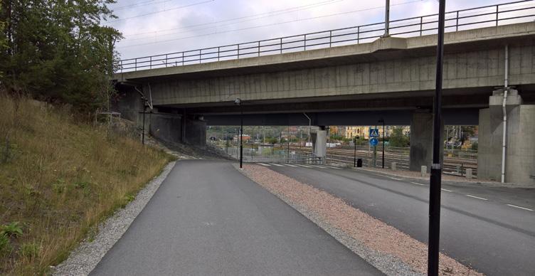 Samtliga passagemöjligheter utmed sträckan redovisas i Figur 56 (A-K). Utmed sträckan finns tre regionala cykelstråk: Huvudstastråket, Solnastråket och Sundbybergsstråket.