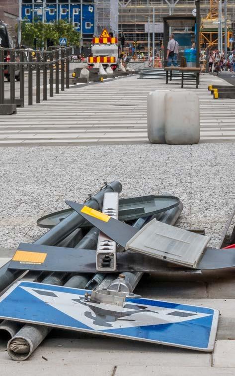 Kommunen kan ställa krav på så kallade trafikanordningsplaner, men kan i praktiken inte kräva att man ska klara arbetet på kortare tid eller ta mindre plats i anspråk, eftersom kommunen inte har