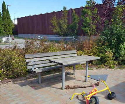 Lekplatsen har ett relativt stort upptagningsområde och är belägen