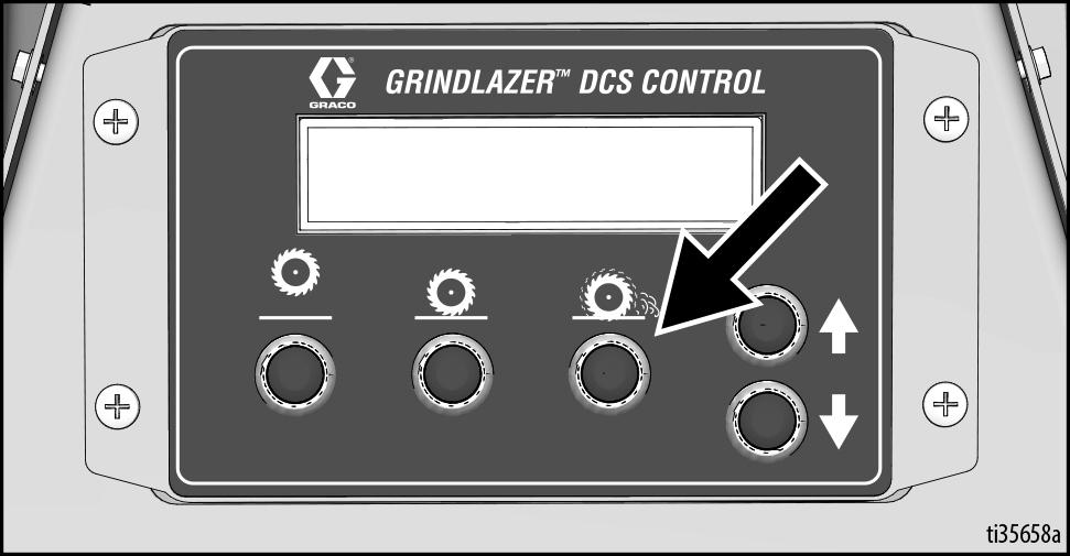 Drift DCS-modeller: Tryck på DCS-djupknappen på DCS-styrningen så att trumman sänks ner till inprogrammerat skärdjup. Se DCS-anvisningar på sidan 19, för mer information.
