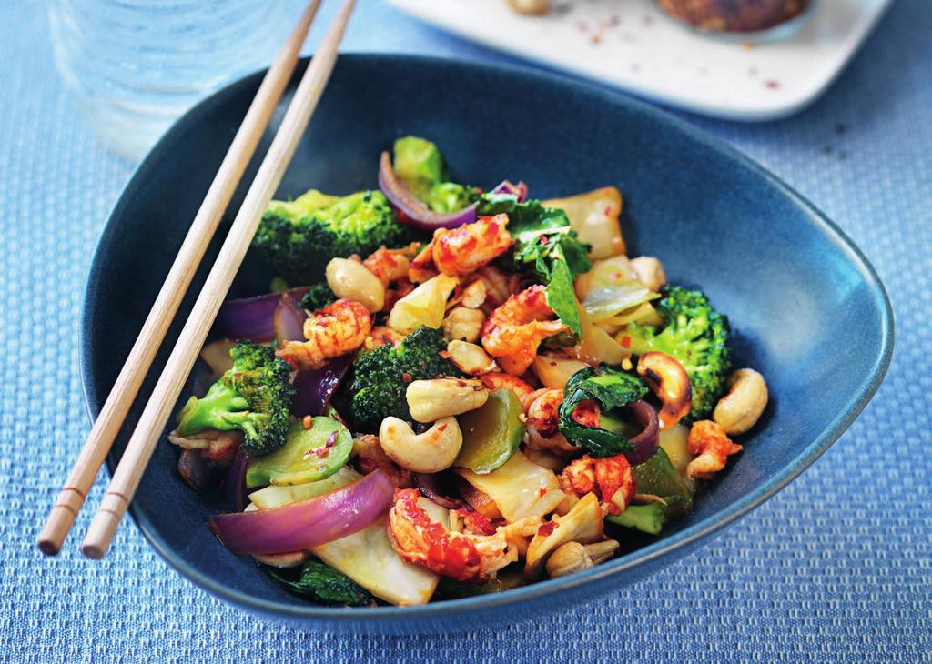 RECEPT 2 25 MIN 307 kcal/port. Energi från: Fett 28% Kolhydrater 53% Protein 19% Wok med kräftstjärtar Färgglad wok med rödlök, broccoli och kräftstjärtar.
