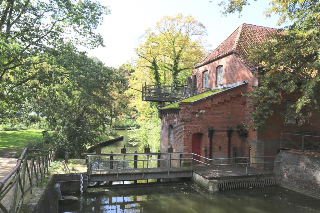 Veckobrev nr 42 (14-20 oktober) 2019 Town mill, Lübeck och, om någon undrar, inte ett spår av Sessan Mia Poppe, skådespelare och Niclas Strand, pianist sjunger och berättar om Nils Poppe Mia Poppe,