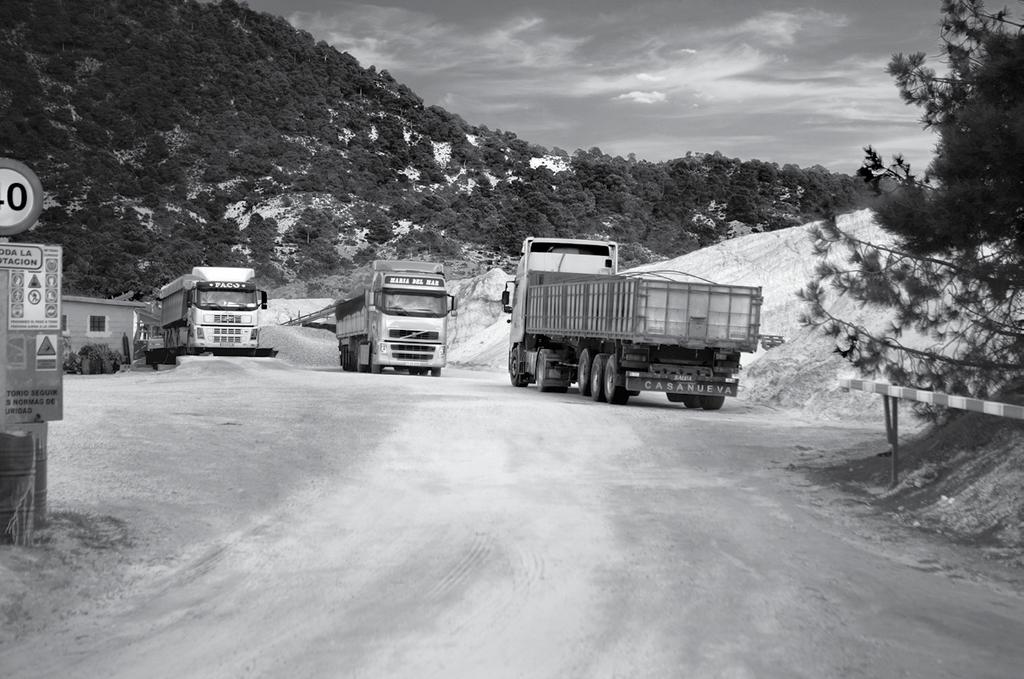 13 13 O Off-Road Inga kompromisser. Off-Road / TerraPlus Över hela världen används Continentals lastbilsdäck för att transportera malm, stenblock och andra extremt tunga material.
