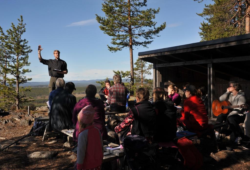 På berget finns en ny stuga och grillplatser med bänkar och vindskydd.