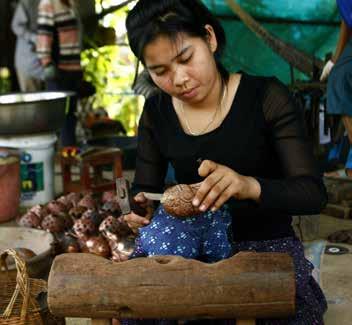 10 kambodja 5 x köpa Tyg Tyger i olika färger och material finns på marknaderna och runtom i stadens affärer. Sjalar, dukar och skjortor.