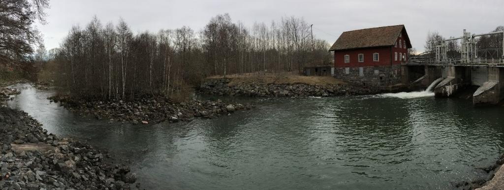 Från Holmens intag kan vattnet gå via turbinen, eller omledas via en spillucka parallellt med turbinen inne i tunnelsystemet. Denna lucka används vid akuta driftstopp i turbinen.