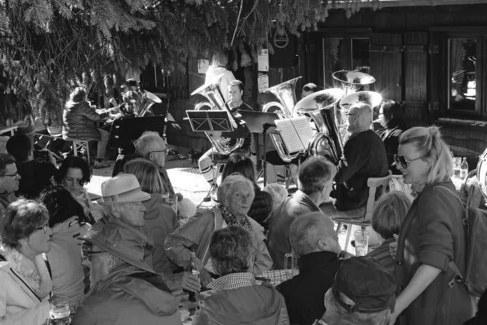 Zum Jubiläumskonzert studierten beide Chöre, unter der Regie der Dotternhausener Dirigentin, Frau Stephanie Simon die Operette im weißen Rössl am Wolfgangsee in der großen Fassung ein. Der Termin 26.