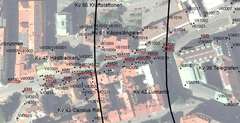 Version: A 19(25) Km 458+600-458+700 (Kungsgatan) Mätningar under perioden 1995-2008 visade på pågående sättningar längs Kungsgatan med en sättningshastighet av 1-2 mm/år.