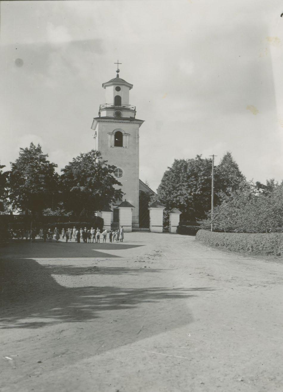 Mörlunda kyrka sedd från