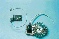 Tändsystem Transistortändsystem Ett transistortändsystem består av följande komponenter: Svänghjul med inbyggd permanentmagnet Tändspole Elektronikenhet