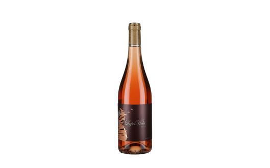 Rosè 2018 Lepa Vida Rosè gjort på 75% Cabernet Sauvignon och resterande delar av Barbera och Merlot.