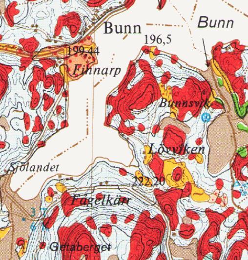 Beskrivning av området Mycket varierad topografi; - Högsta punkten (vid Brunn 2), ca +250 m.ö.h. - Bunn där sjönivån är belägen på ca +196 m.ö.h. Recipient för ytavrinning.