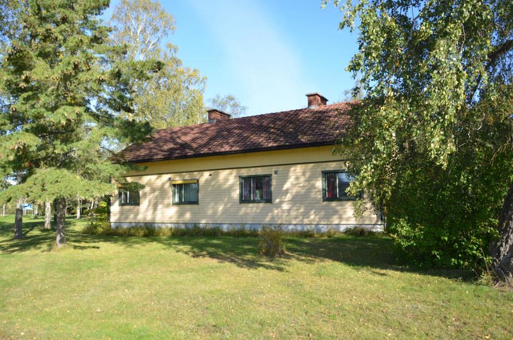 Området är nu bebyggt med ett äldre bostadshus från mitten av 50-talet inrymmande två lägenheter, vardera inrymmande tre rum och kök.