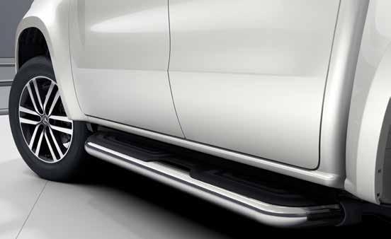 X-Klass Originaltillbehör 37 Uttrycksfull styling Ett massivt och reptåligt stylingrör i polerat rostfritt stål matchar pickupens markanta och robusta design samtidigt som det ger bilen en