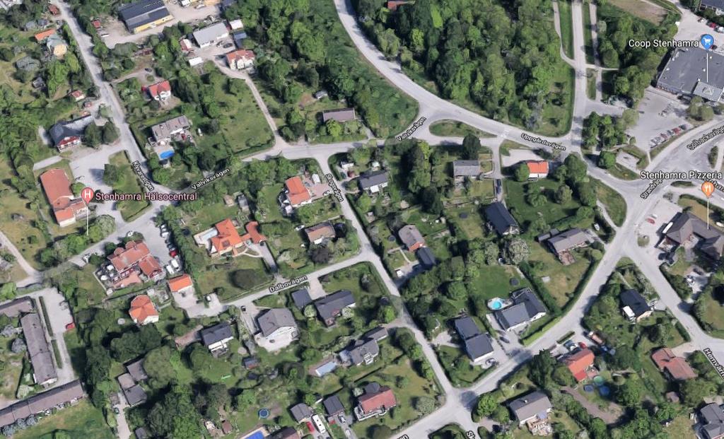 6(12) Bebyggelsestruktur i området; Stockby 4:87 markerad. Trafik Fastigheten för ansökan angörs från Skogsvägen via Vallviksvägen.