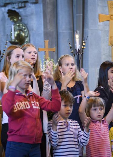 Strömsbro kyrka, Hillevägen 2 Juniorkören Abantwana åk 4 6 Kören sjunger 1 3 stämmor och jobbar mycket med hur vi kan utveckla våra