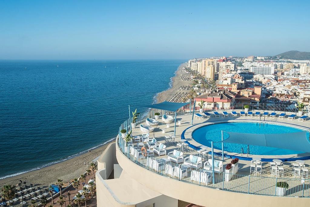 LÅNGTIDSSEMESTER HOTEL EL PUERTO, Spanien Hotel El Puerto ligger i hjärtat av Fuengirola och bara 40 meter från stranden.