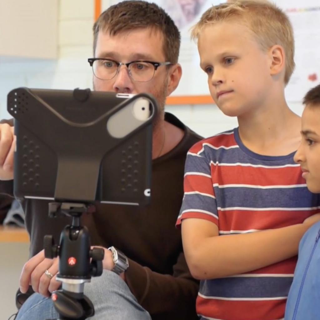 Beställ en filmpedagog Berättande med film är ett kreativt och lustfyllt skapande som inrymmer många olika färdigheter och uttrycksformer och ger kopplingar till barn och ungas digitala vardag.