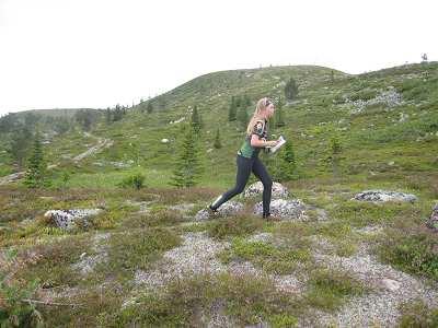 "Räven" där Håkan K och Sture ställde upp som rävar runt spåren på åsen. Övningen uppskattades av deltagarna och någon tyckte att vi skulle ha den övningen varje gång.