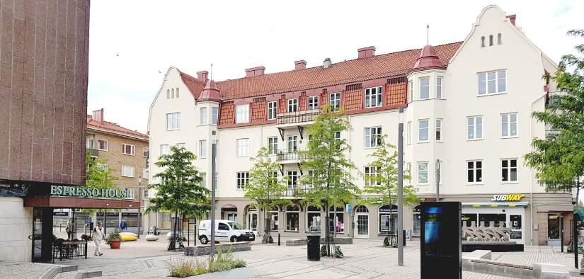 bostadsrättsmarknaden både i Kristianstad och i Hässleholm. Sannolikt är det möjligheten att nå en stor del av stadens utbud inom ett kort avstånd som efterfrågas.