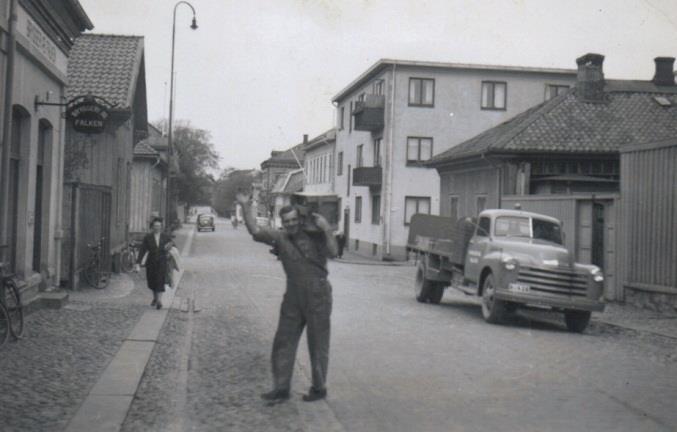 Det var en mycket bra arbetsplats och Evald trivdes med både jobb och arbetskamrater. Han var den av chauffö-rerna som arbetat längst tid och han fick därför välja distrikt.