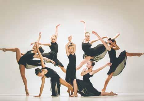 D Dansare En dansare kan specialisera sig på en dansstil men också lära sig att behärska många olika stilar allt från balett och modern fridans till jazz, streetdans och showdans.