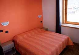 apartmány s kvalitním vybavením nově po rekonstrukci koupelny omezená kapacita jen 2 apartmánů, tudíž reálný předpoklad brzké vyprodanosti 200 m poloha: Livigno, centrum - 500 m,