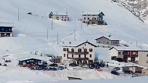 Carosello - 150 m, skiareál Livigno / Mottolino - 1,8 km, skibus - 100 m vybavenost a služby: úschovna lyží a lyžařských bot,