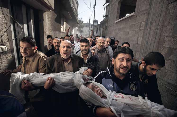 Paul Hansens prisbelönta bild av ett begravningsfölje i Gaza Bilderna kommer när du minst anar det. Paul Hansen ger inte mycket för talesättet att en bild säger mer än tusen ord.