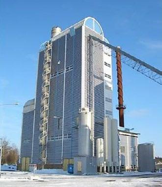 Figur 5: Bild (övre) och schema (undre) över ett bioeldat kraftvärmeverk som levererar 47 MW värme och 12 MW el.