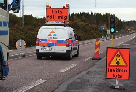 Mönstret ska bestå av rektangulära rutor i förhållandet ca 1:3 som anpassas efter fordonets storlek Markeringen ska vara utförd i prismatiskt reflekterande fluorescerande orange folie och i