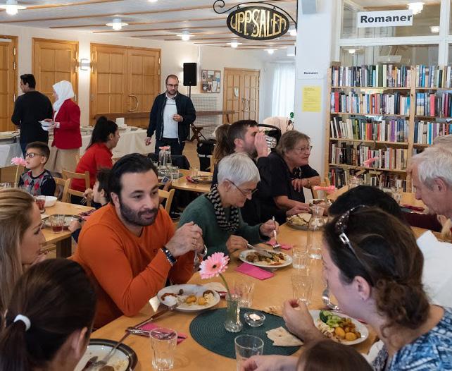 Lötenkyrkan Fredagsmys i höstmörkret 25 oktober Alla åldrar är välkomna! När? Fredag 25 oktober, kl 17.30. Var? Lötenkyrkan, församlingssalen. Kostnad? 40 kr vuxen, 70 kr för en hel familj.