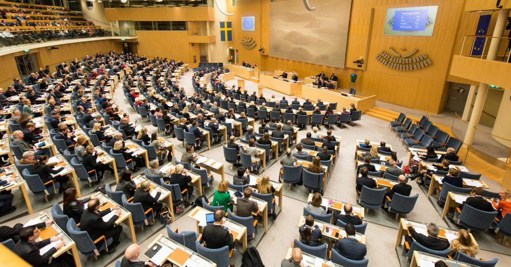 Ansvarsfördelning inom skolan Riksdag och regering Bestämmer kunskapsmål och ramverk genom lagar och förordningar.