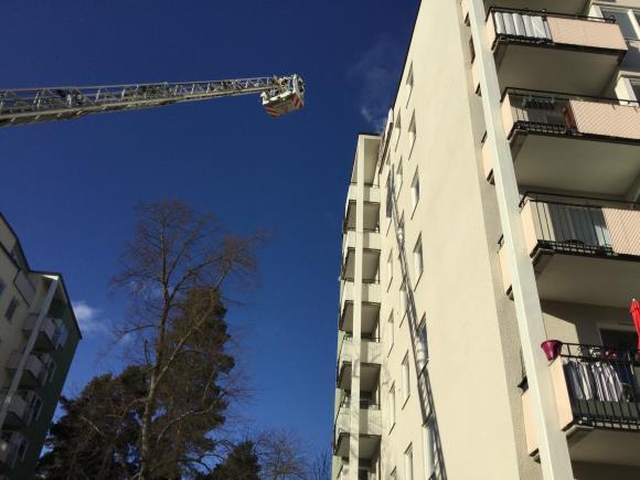 Objekt Fristående flerbostadshus med vanligt boende på Lidingö, byggår 1956. Fastigheten är sju våningar hög och innehåller balkonger från plan 2 till plan 7. Bakgrund Kl.