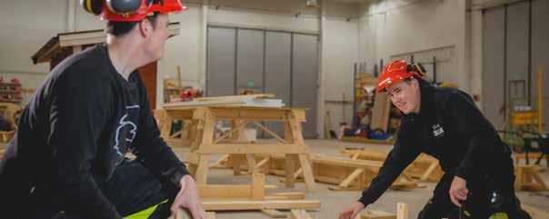 BYGG- OCH ANLÄGGNINGSPROGRAMMET Är du intresserad av att jobba i byggbranschen? Om du väljer Bygg- och anläggningsprogrammet får du en yrkesexamen och stor chans till jobb efter skolan.
