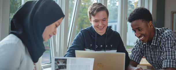 SAMHÄLLSVETENSKAPS- PROGRAMMET Samhällvetenskapsprogrammet ett högskoleförberedande program för dig som är intresserad av människan och samhället.