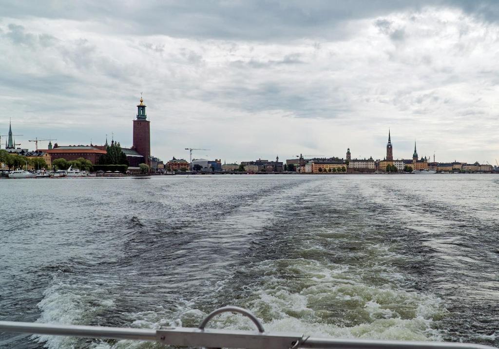 SLs helt nya pendlarbåt kom i utsatt tid men ingen kunde föreställa sig det antal passagerare som klev av båten och det var