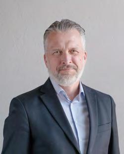 HENRIK HAMMAR ELISABETH KULLENBERG STEFAN SKOOG MIKAEL YNGHED Henrik har tidigare arbetat som regionråd i Region Skåne och som