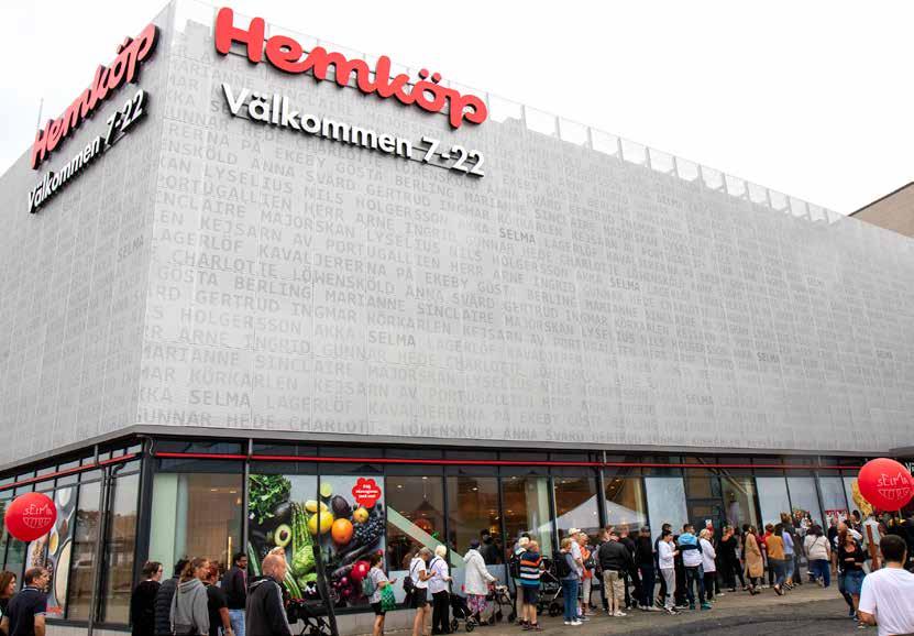 Lyckad invigning av nya Selma Lagerlöfs Torg Köerna ringlade långa utanför Hemköps nya butik när portarna slogs upp torsdagen den 29 augusti.