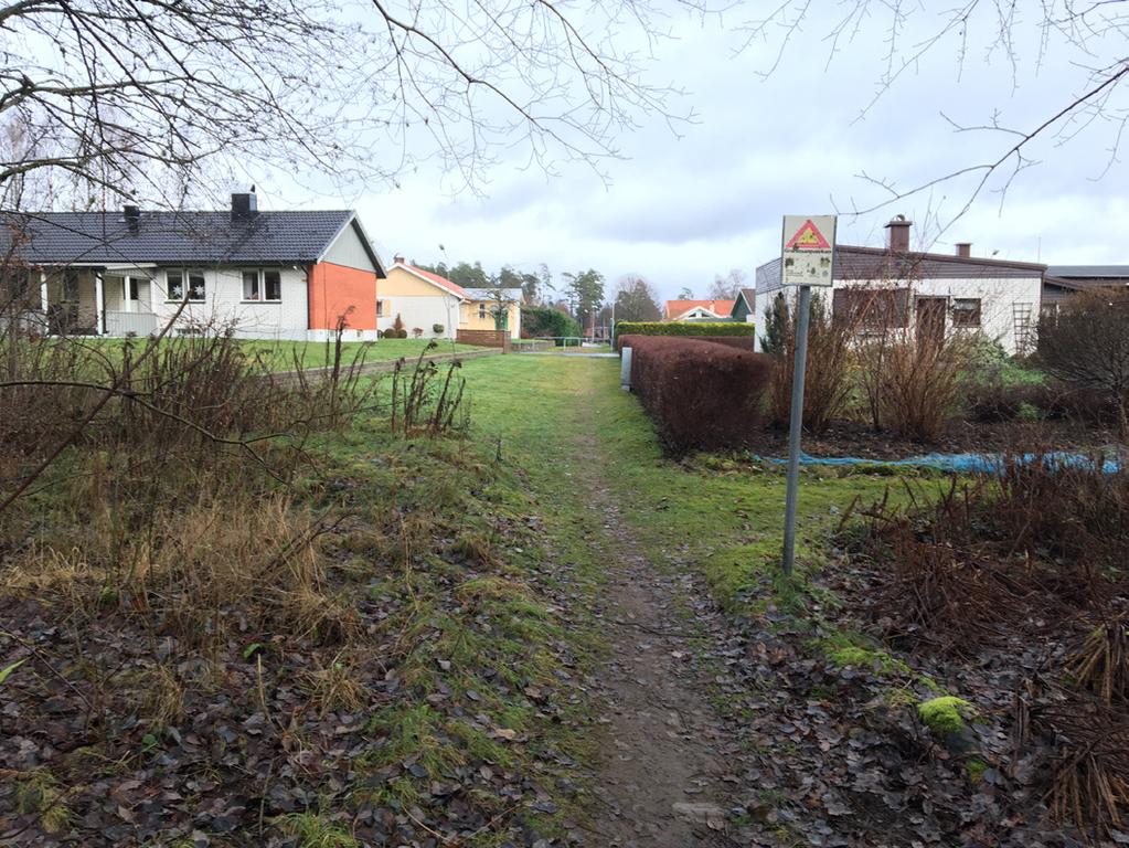 2 Bild 3: Bilden är tagen mellan befintlig villabebyggelse. Bild 4: Ett av släppen mellan villabebyggelsen.