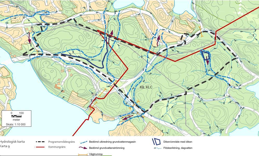 Figur 15 Hydrologisk karta över verksamhetsområdet, där blå streck påvisar bedömd utbredning grundvattenmagasin och bruna pilar visar bedömd grundvattenströmning. 6.4.