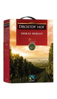 Drostdy-Hof Shiraz Merlot, Fairtrade, 3000ml, box Systembolagsnummer: 12038 199,00 kr Drostdy-Hof Shiraz Merlot har en bärig, aningen rökig doft med inslag av svarta vinbär, skogsbär, gräs och