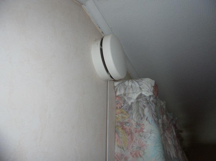 Friskluftsventiler finns i sovrum på övervåningen.