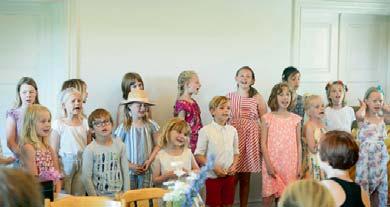 17 Kropps kyrka Björkakören framför, tillsammans med Sara Ekdahl,