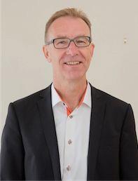 I övrigt har jag arbetat inom ekonomi, bank och försäkring, för närvarande som chef för Swedbanks företagsmarknad i Gästrikland.