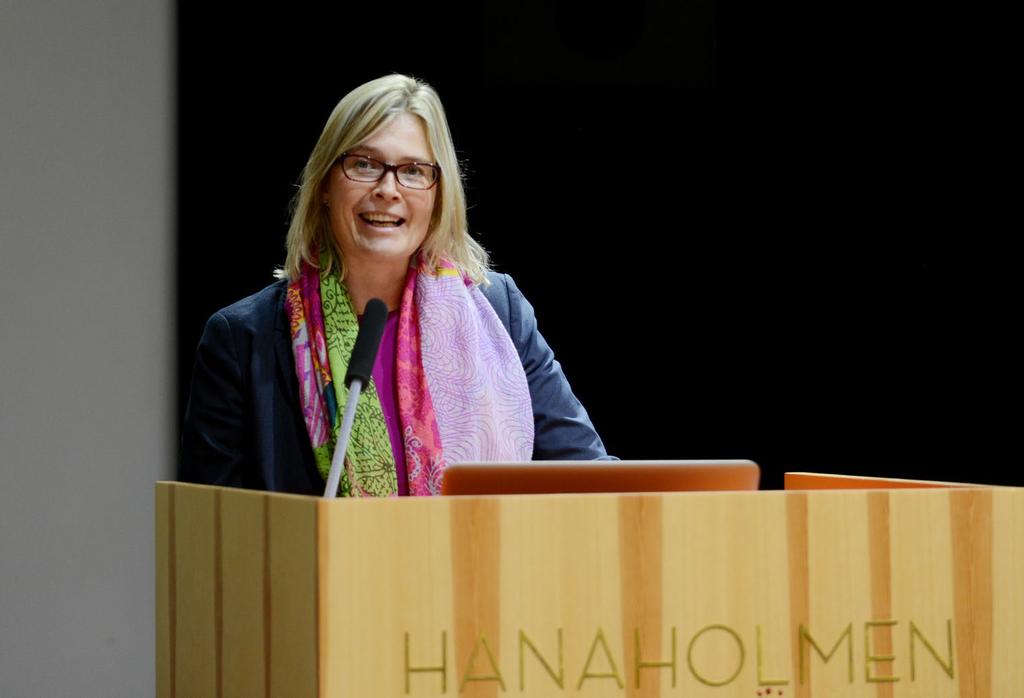 13 John Nurminen-stiftelsens ombudsman Annamari Arrakoski-Engardt höll ett inlägg under Hana- Academys seminarium Sjö i nöd hinner vi rädda Östersjön?, som arrangerades i november 2018.