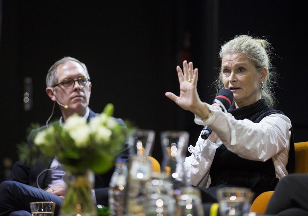 17 Skådespelerskan Lena Endre och Stiftelsen Ingmar Bergmans VD Jan Holmberg invigde Bergman100-festligheterna på Hanaholmen den 15 januari 2018.
