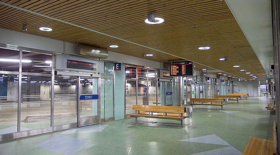 Figur 13. Bussterminal i Liljeholmen med koppling mellan bussar och tunnelbana. (Bildkälla: www.bussmicke.se) 4.
