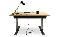 bord tables unit skrivbord desk BY JOEL KARLSSON Höj- och sänkbart skrivbord med stativ i krom. Strukturlackerad fot i standard (svart eller vit). Skiva i ask fanér, vit laminat samt betsad ask.
